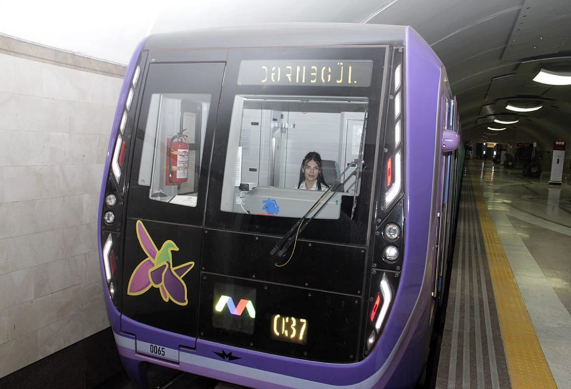 Maşinist olmaq istəyən xanımların DİQQƏTİNƏ: Bakı metrosunda yeni fürsət - FOTO